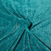 Tyrkysová hřejivá deka s geometrickým motivem