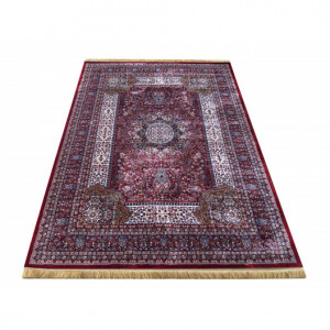 Orientální koberec v odstínech červené barvy
