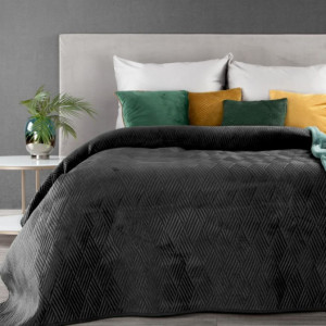 Černý přehoz na postel s geometrickým tvarem