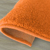 Kulatý koberec oranžové barvy