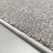 Jednobarevný koberec šedé barvy