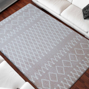 Kvalitní béžový koberec v skandinávském stylu