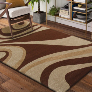 Hnědý vzorovaný koberec
