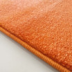 Jednobarevný koberec oranžové barvy