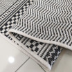 Stylový oboustranný koberec v šedé barvě