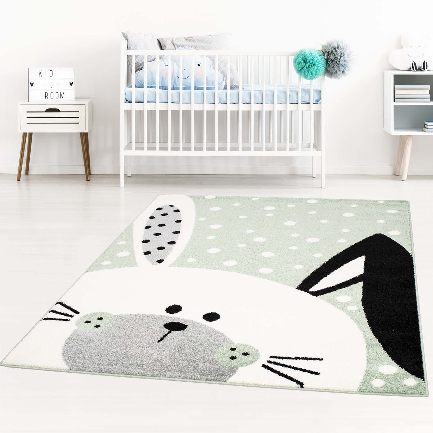 Kvalitní zelený koberec do dětského pokoje zajíček