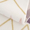 Kvalitní dětský krémový koberec s barevným zig zag vzorem