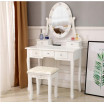 LETNÍ VÝPRODEJ Luxusní bílý toaletní stolek s osvětlením a taburetkou