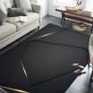 Moderní černý koberec s abstraktním vzorem