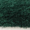 Luxusní koberec s dlouhým vlasem v nádherné smaragdové barvě