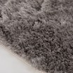 Perfektní tmavě šedý kulatý koberec