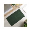 Praktický tmavě zelený koupelnový kobereček 50 x 85 cm