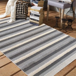 Nadčasový koberec ve skandinávském stylu v šedé barvě