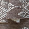 Unikátní koberec s moderním geometrickým vzorem