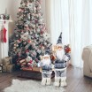 Krásná vánoční figurka santa Clause s batohem a lyžemi 30 cm