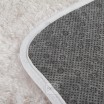 Kvalitní kusový koberec s vysokým vlasem bílé barvy