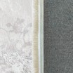 Protiskluzový koberec béžové barvy s jemnými květy