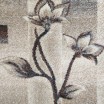 Kvalitní koberec do obývacího pokoje s motivem květin