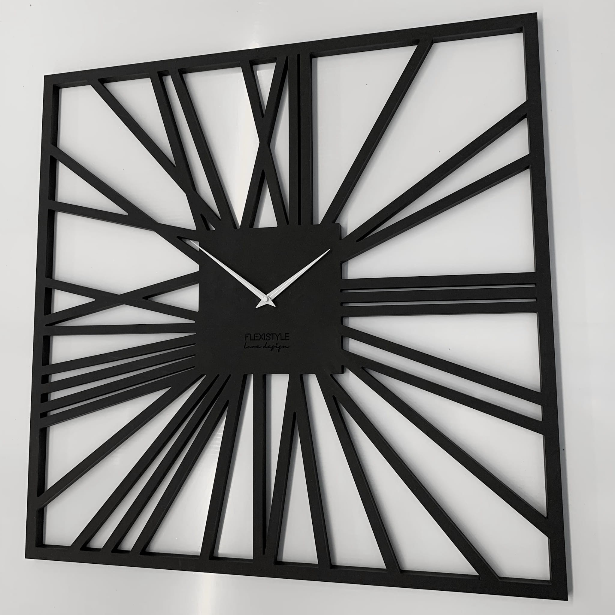Fenomenální hranaté hodiny v luxusní černé barvě 80 cm