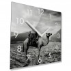 Dekorační černobílé skleněné hodiny 30 cm s motivem velblouda