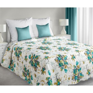 Oboustranné bílé přehozy na manželskou postel s květinami