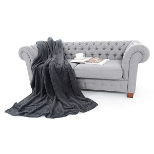 Dekorační deka a přikrývka v tmavě šedé barvě