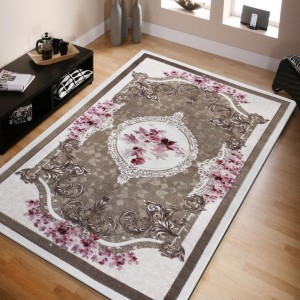 Krásný hnědý koberec s květinovým vzorem