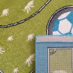 Moderný koberec do detskej izby s motívom futbalového ihriska pre chlapcov