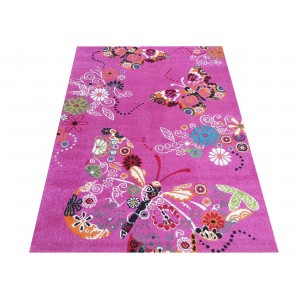 Moderní koberec do dětského pokoje v růžové barvě s dokonalým motivem motýlů