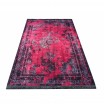 Orientální koberec v malinové barvě