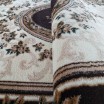Exkluzivní oválný koberec v hnědé barvě