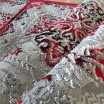 Elegantný koberec červenej farby vo vintage štýle