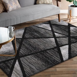Moderní šedo černý koberec s abstraktním vzorem