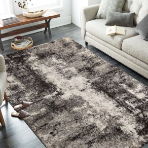 Brilatní béžově hnědý koberec s jemným abstraktním motivem