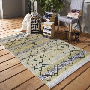 Originální zelený koberec v etno stylu s barevným vzorem