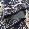 Kvalitní tmavě modrý vintage koberec