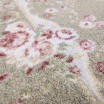 Kvalitní koberec v krásné capuccino barvě s růžovými květy