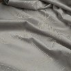 Sametový středový ubrus s lesklým potiskem šedých listů