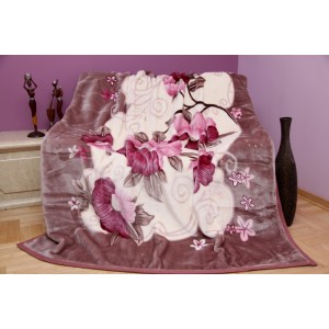 Teplá krémová deka na postel se vzorem květů