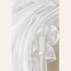 Bílý závěs FRILLA s volánky na stříbrných průchodkách 140 x 280 cm