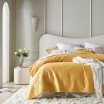 Žlutý velurový přehoz na postel Feel 240 x 260 cm