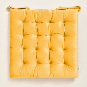 Luxusní žlutý velurový polštář na židli