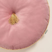 Elegantní růžový velurový kulatý dekorativní polštář
