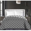 Bílý oboustranný přehoz na postel s geometrickými vzory
