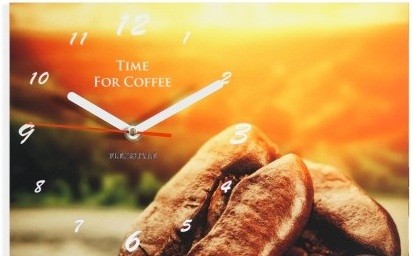Oranžové nástěnné hodiny do kuchyně s motivem kávy