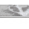 Jednoduchý moderní koberec v šedé barvě s bílým motivem