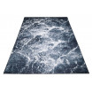 Tmavý módní koberec s abstraktním vzorem