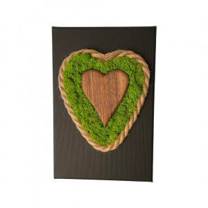 Mechový obrázek s dřevěným srdcem a provazem 20 x 30 cm