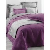 Dekorativní fialový přehoz na manželskou postel