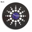 Černé nástěnné hodiny s motivem kruhů